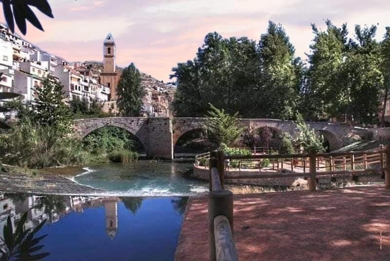 Apartamentos Los Robles Alcala del Jucar Eksteriør billede