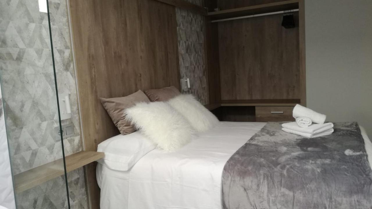 Apartamentos Los Robles Alcala del Jucar Eksteriør billede