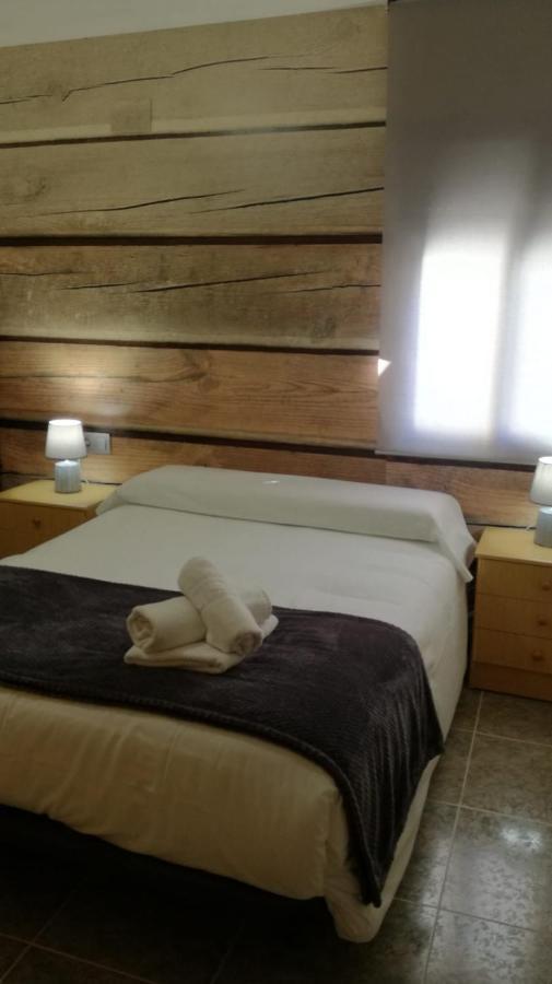 Apartamentos Los Robles Alcala del Jucar Eksteriør billede