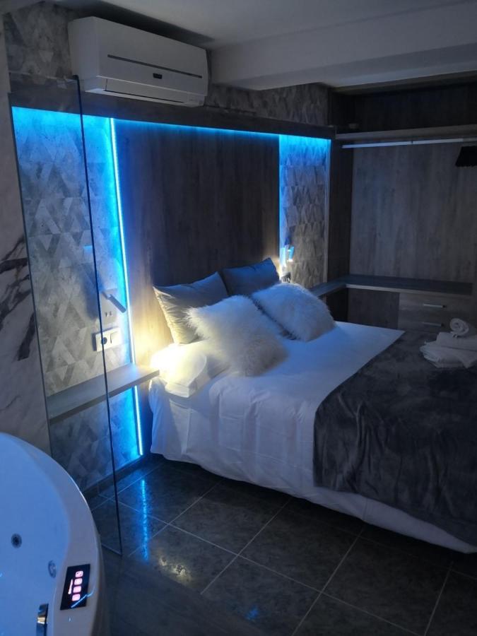 Apartamentos Los Robles Alcala del Jucar Eksteriør billede