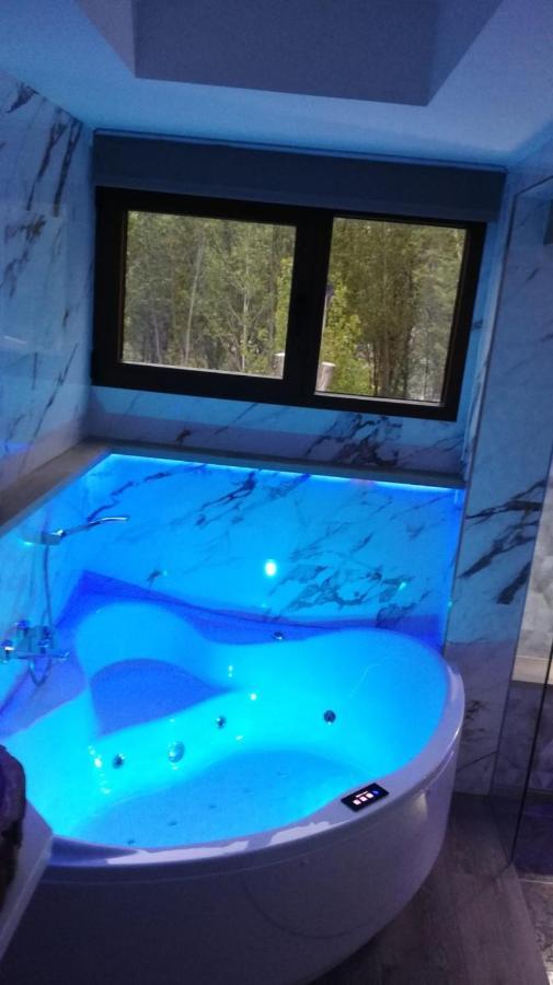 Apartamentos Los Robles Alcala del Jucar Eksteriør billede