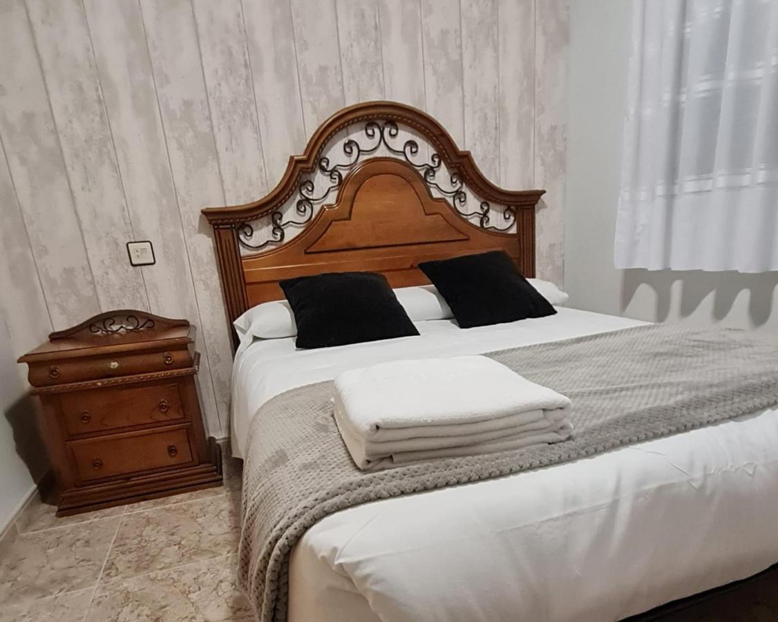 Apartamentos Los Robles Alcala del Jucar Eksteriør billede