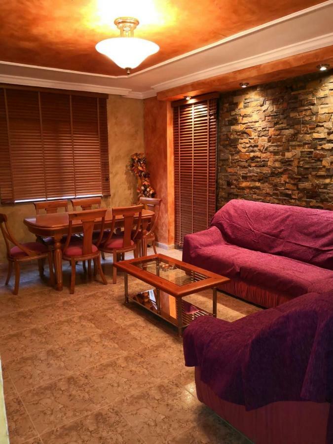 Apartamentos Los Robles Alcala del Jucar Eksteriør billede