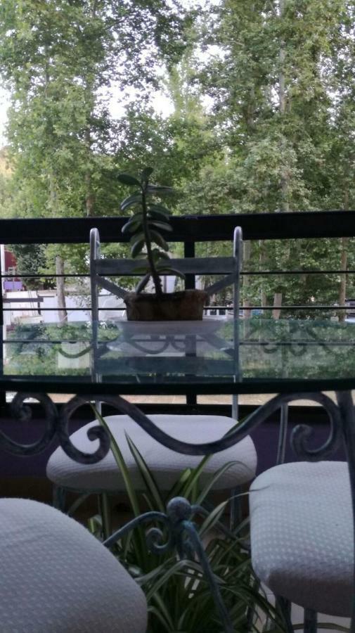 Apartamentos Los Robles Alcala del Jucar Eksteriør billede